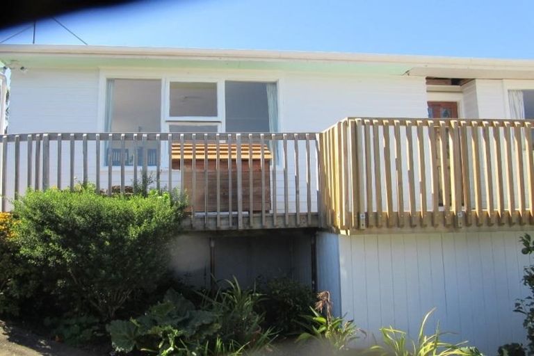 Photo of property in 1/28 Merton Avenue, Glenfield, Auckland, 0627