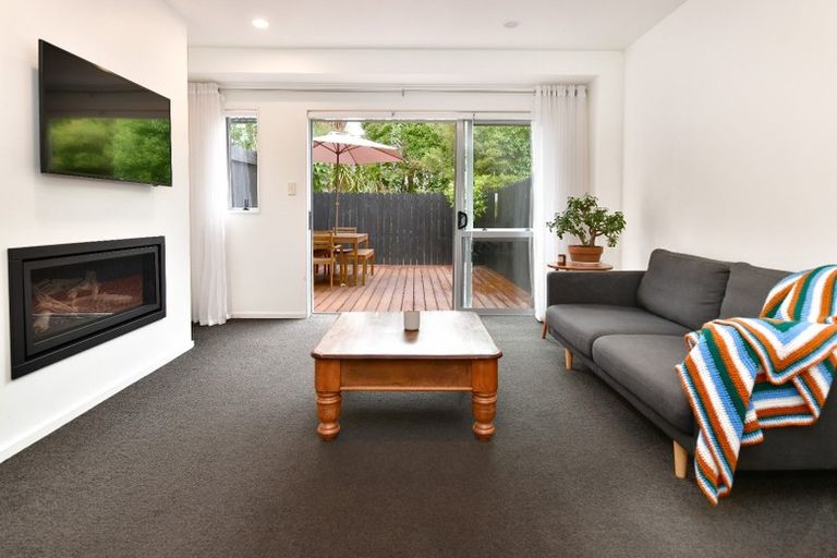 Photo of property in 3/22 Northcross Drive, Oteha, Auckland, 0632