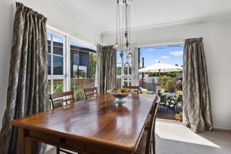 Photo of property in 1/1 Gray Crescent, Torbay, Auckland, 0630