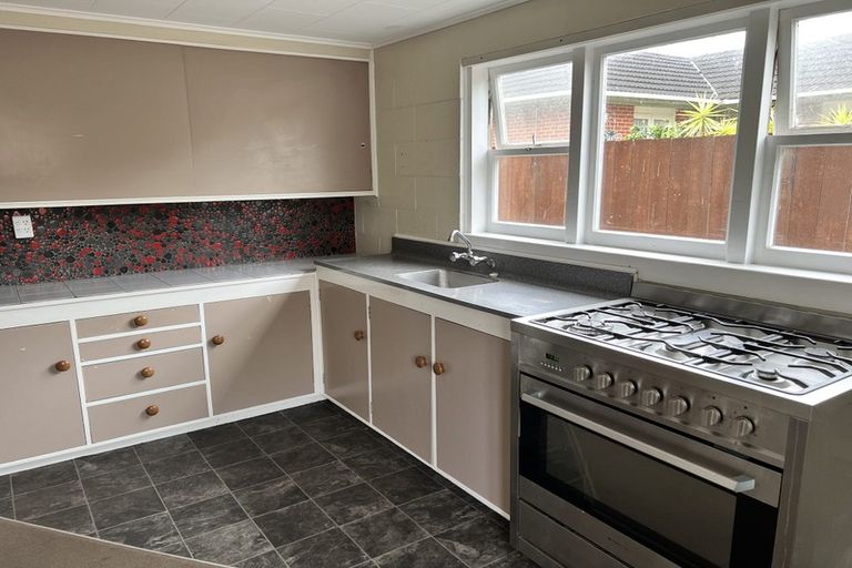 Photo of property in 40 Longburn Road, Henderson, Auckland, 0610