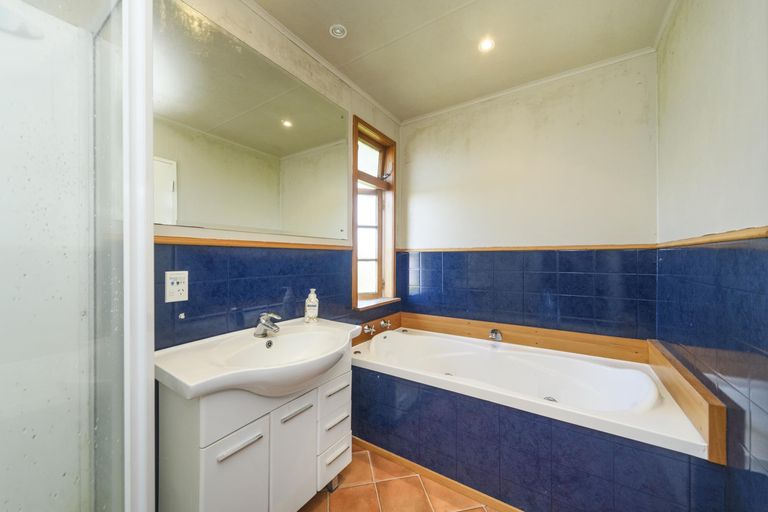 Photo of property in 17 Egmont Place, Westbrook, Palmerston North, 4412