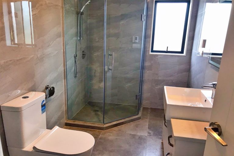 Photo of property in 38 Rathmullen Place, Pinehill, Auckland, 0632