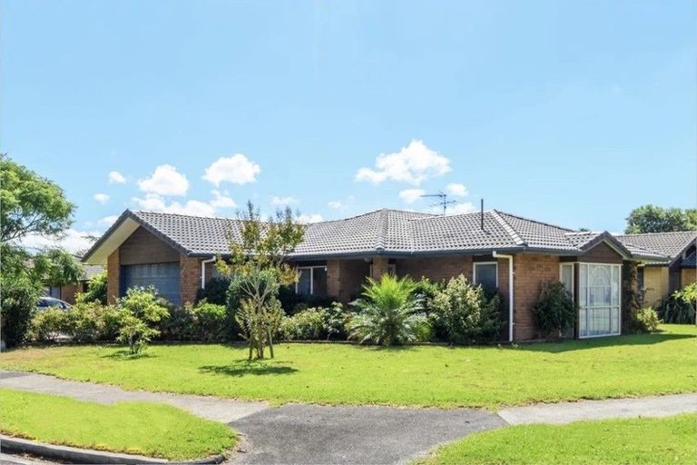 Photo of property in 1 Quartley Place, Huntington Park, Auckland, 2013