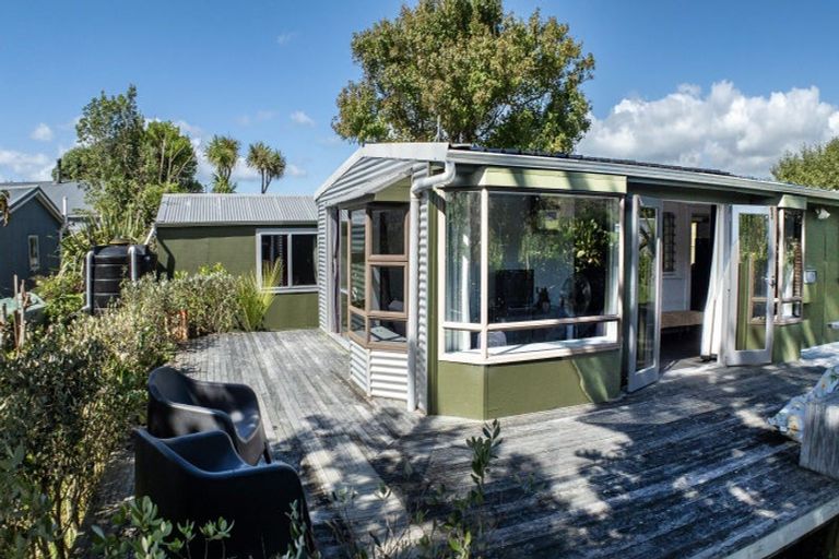 Photo of property in 8 Katrin Place, Mahia, 4198