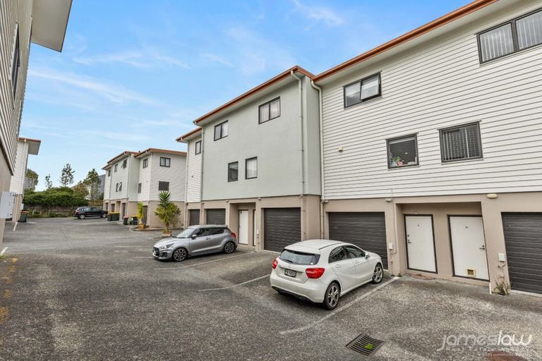 Photo of property in 9/46 Carlos Drive, Flat Bush, Auckland, 2016