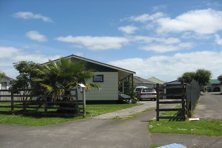 Photo of property in 33 Dungarvon Place, Clendon Park, Auckland, 2103