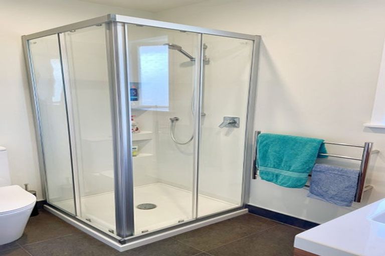 Photo of property in 669 South Titirangi Road, Titirangi, Auckland, 0604