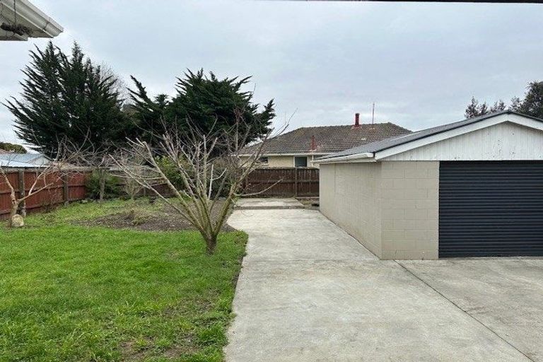 Photo of property in 90 Frensham Crescent, Woolston, Christchurch, 8062