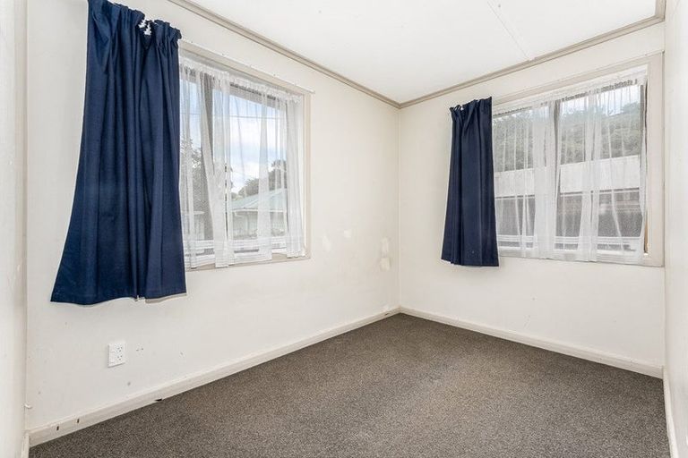Photo of property in 15 Maher Place, Ranui, Porirua, 5024