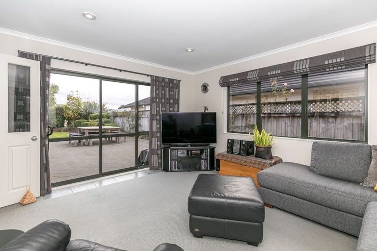 Photo of property in 30 Waiwherowhero Drive, St Andrews, Hamilton, 3200