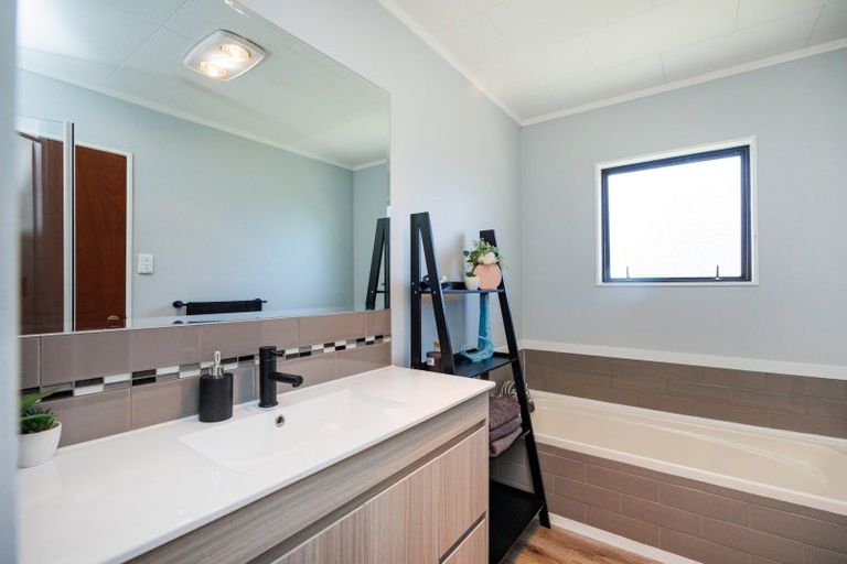 Photo of property in 2 Higgin Place, Feilding, 4702