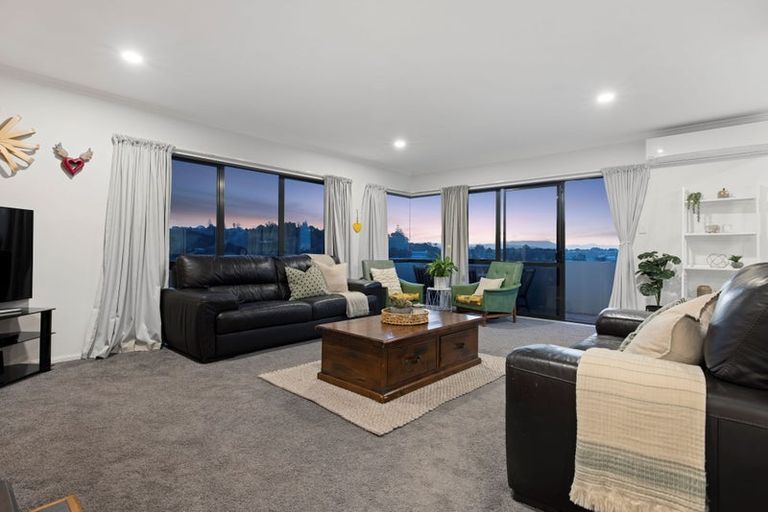 Photo of property in 17 Downing Place, Welcome Bay, Tauranga, 3112