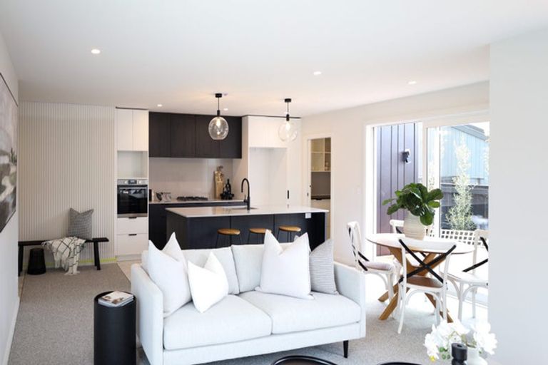 Photo of property in 14 Samuel Place, Terrace End, Palmerston North, 4410