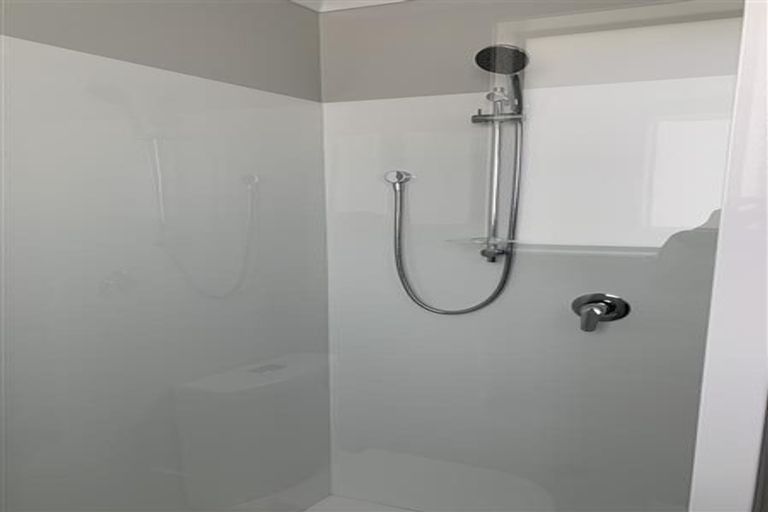 Photo of property in 10a Mcgreal Place, Weymouth, Auckland, 2103