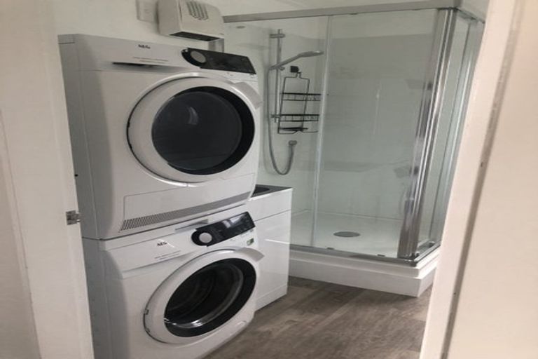 Photo of property in 3/175 Queens Drive, Lyall Bay, Wellington, 6022