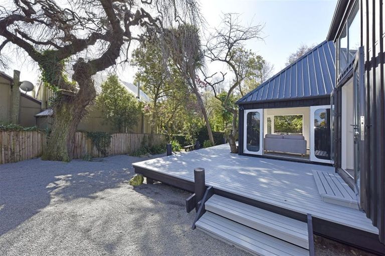 Photo of property in 210 Riverlaw Terrace, Saint Martins, Christchurch, 8022