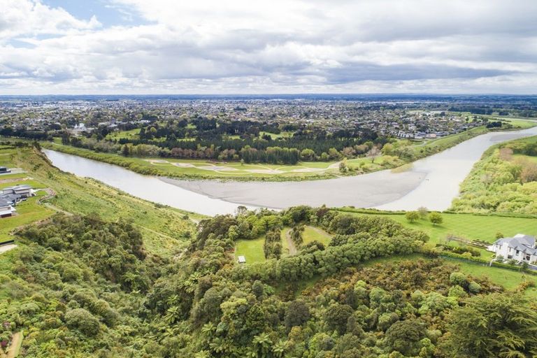 Photo of property in 76 Cashmere Drive, Fitzherbert, Palmerston North, 4410