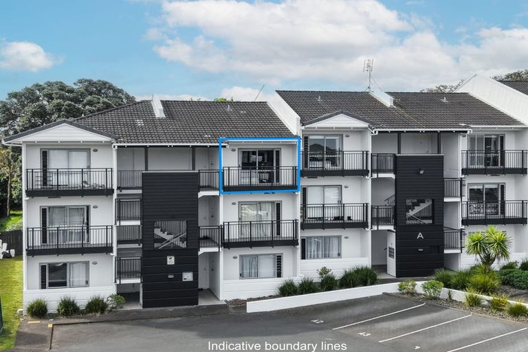 Photo of property in 14a/71 Spencer Road, Oteha, Auckland, 0632