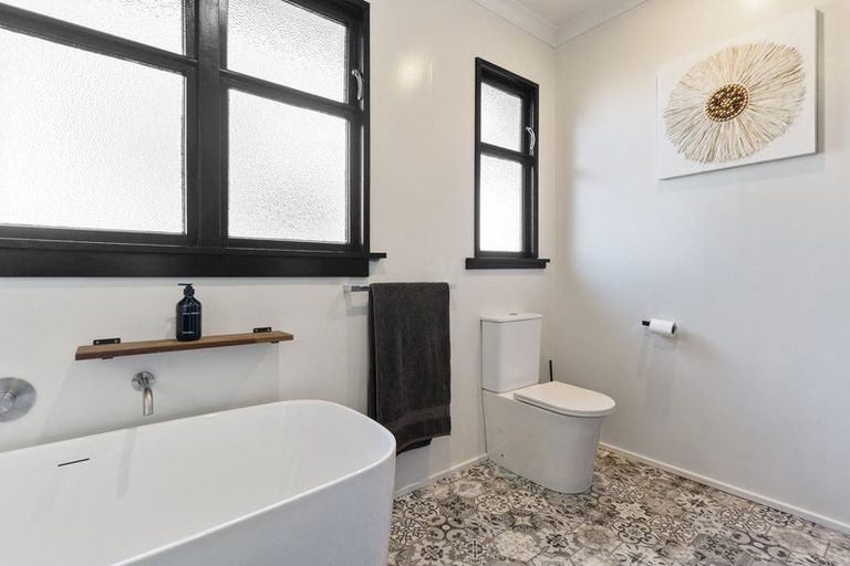 Photo of property in 53 Victoria Street, Carterton, 5713