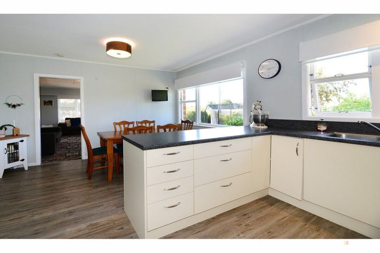 Photo of property in 15 Oxford Street, Waimate, 7924