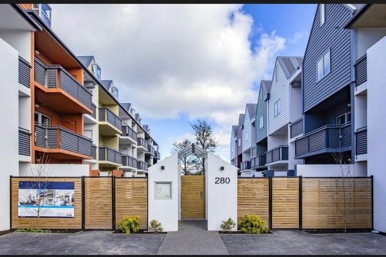 Photo of property in Amuri Park Apartments, 30/280 Bealey Avenue, Christchurch Central, Christchurch, 8013