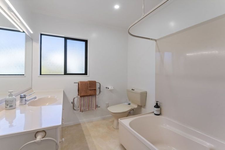 Photo of property in 40 Arrowsmith Avenue, Waipahihi, Taupo, 3330