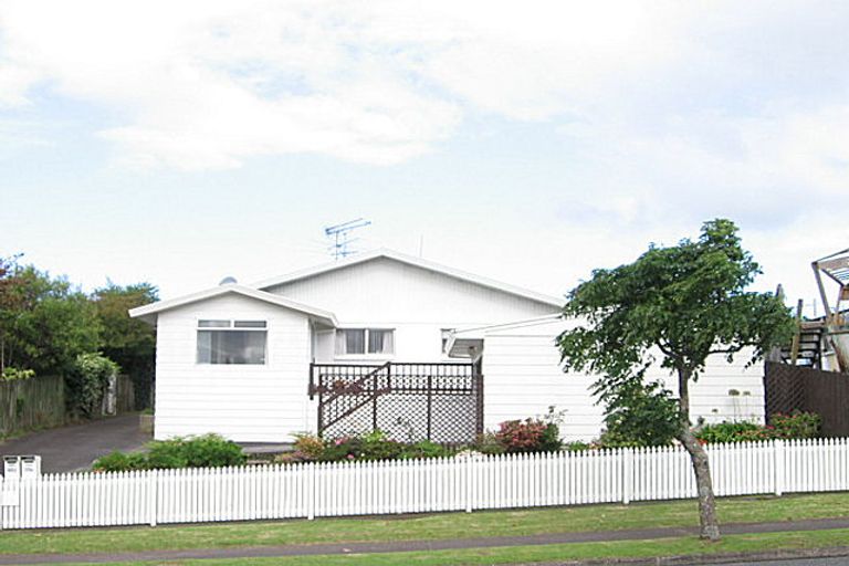 Photo of property in 1/42 Prince Regent Drive, Half Moon Bay, Auckland, 2012