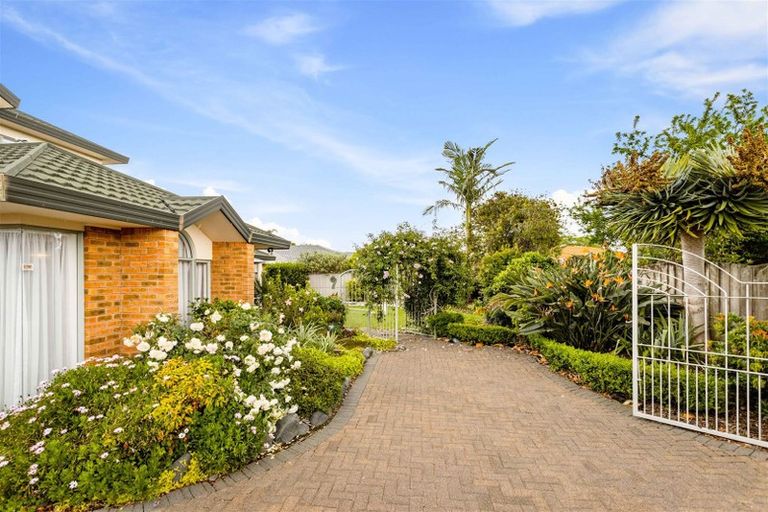 Photo of property in 10 Suncrest Drive, West Harbour, Auckland, 0618