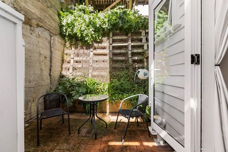 Photo of property in Pirie Street Townhouses, 20/35 Pirie Street, Mount Victoria, Wellington, 6011