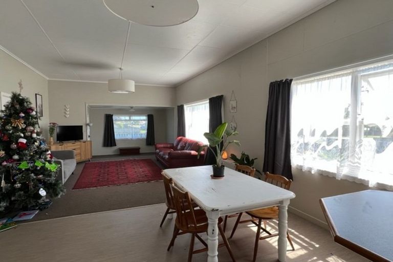 Photo of property in 13 High Street West, Waitara, 4320