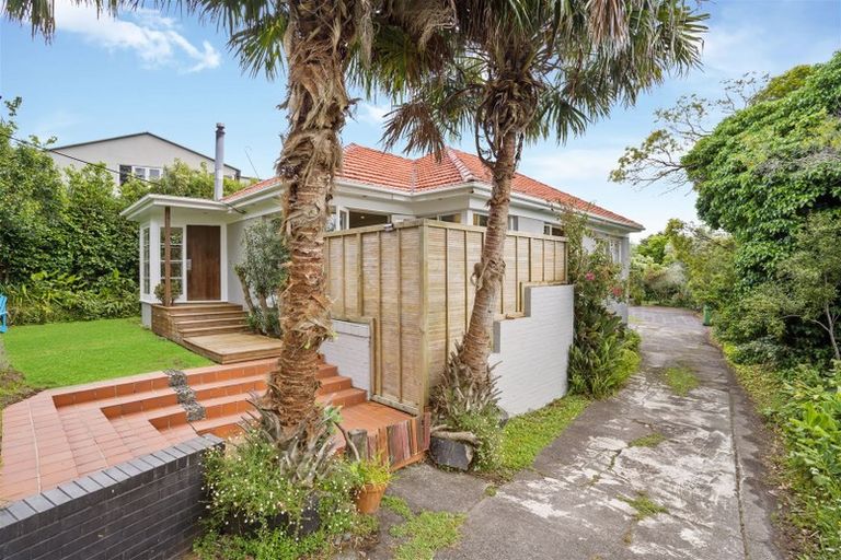 Photo of property in 279 Titirangi Road, Titirangi, Auckland, 0604
