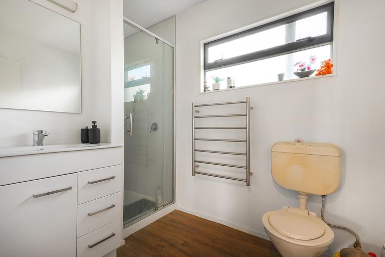 Photo of property in 24 Bundena Place, Clendon Park, Auckland, 2103