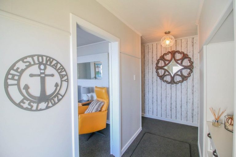 Photo of property in 82 Marine Parade, Bluff, 9814