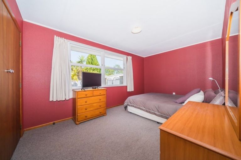 Photo of property in 36 Tararua Terrace, Cloverlea, Palmerston North, 4412