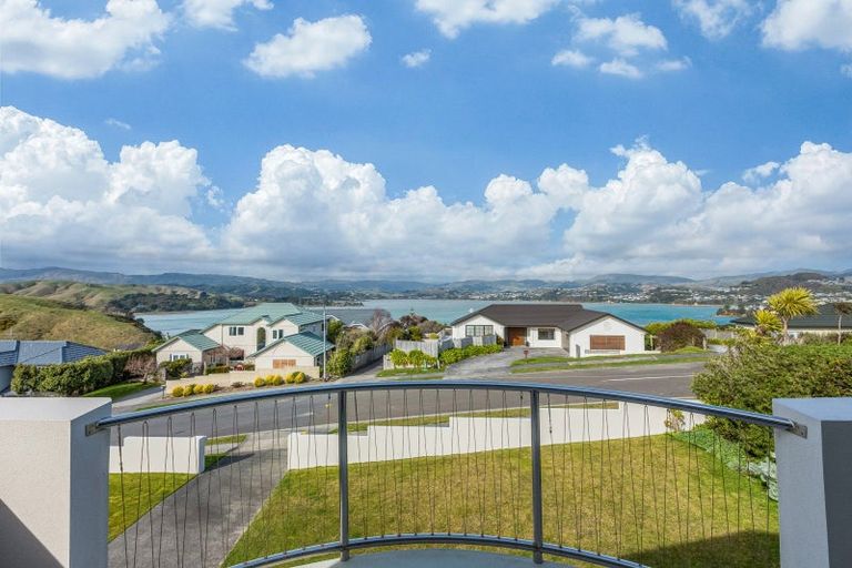 Photo of property in 3 Pendennis Point, Camborne, Porirua, 5026