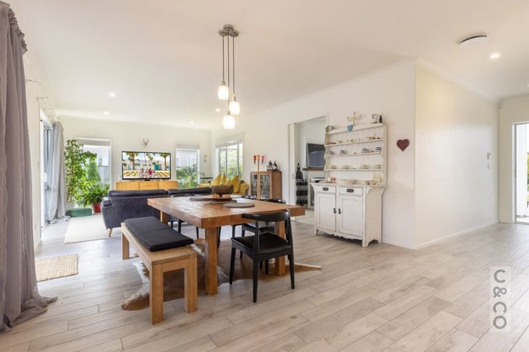 Photo of property in 14 Floyd Road, Riverhead, 0820