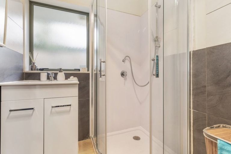 Photo of property in 128a Gloucester Road, Manurewa, Auckland, 2102