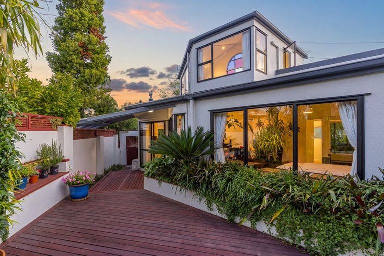 Photo of property in 2/953 Beach Road, Torbay, Auckland, 0630
