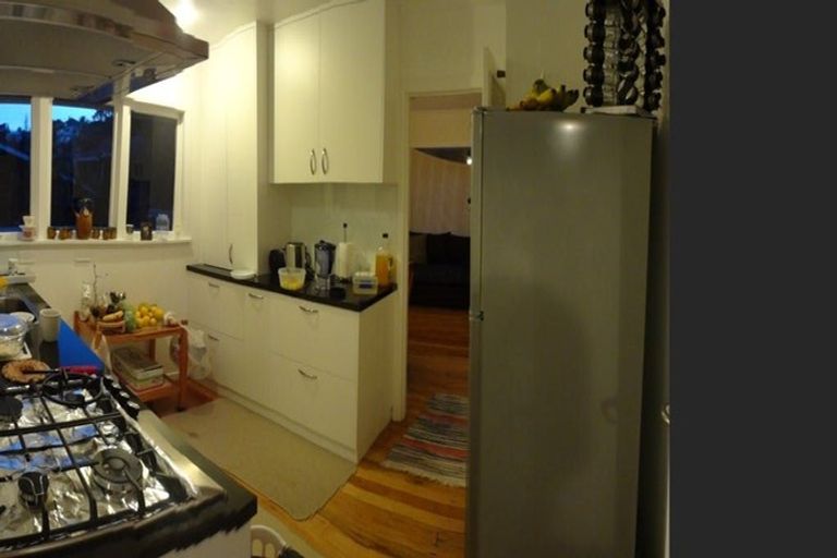 Photo of property in 2/20 Saint Peters Street, Northcote, Auckland, 0627