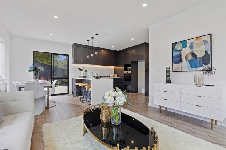 Photo of property in 31a Weatherly Road, Torbay, Auckland, 0630