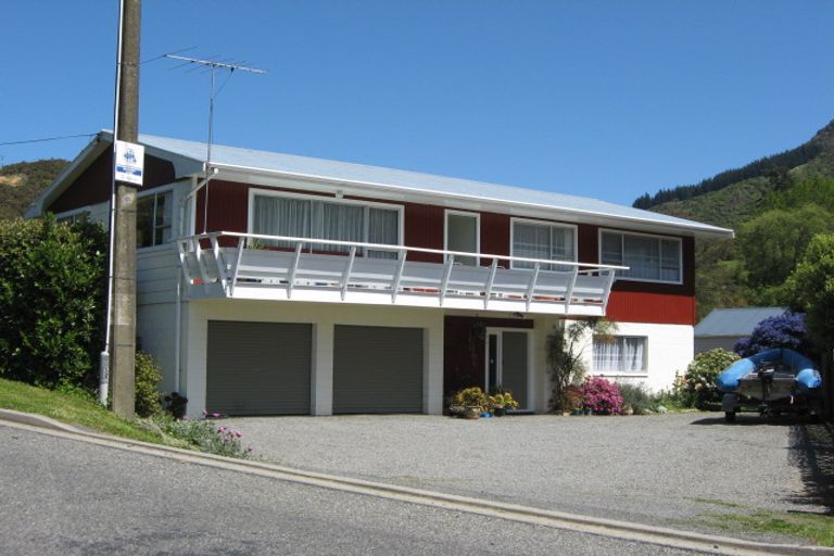 Photo of property in 1 Dorset Street, Picton, 7220