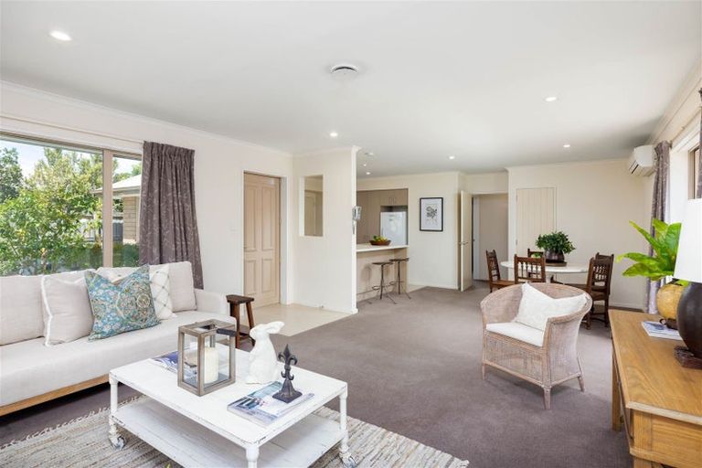 Photo of property in 6a Sunningvale Lane, Ilam, Christchurch, 8053