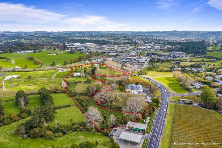 Photo of property in 7 Main Road, Kumeu, 0810