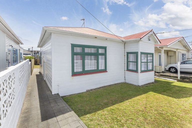 Photo of property in 12 Cockburn Street, Kilbirnie, Wellington, 6022