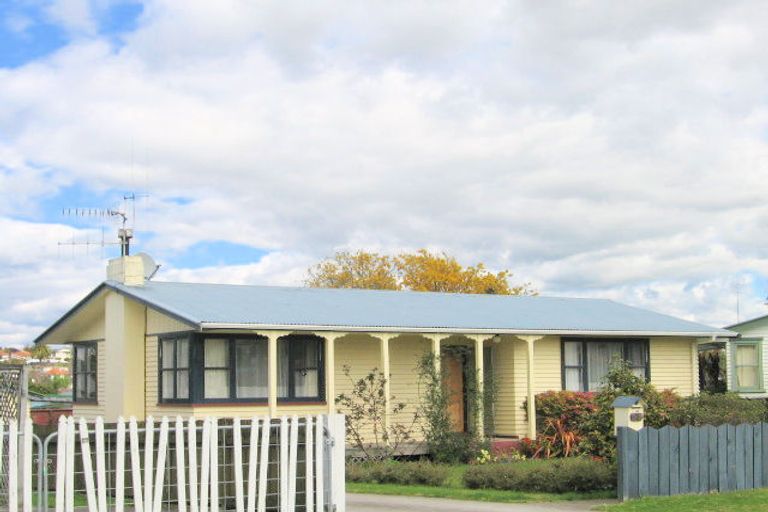 Photo of property in 23 Woodford Avenue, Brookfield, Tauranga, 3110