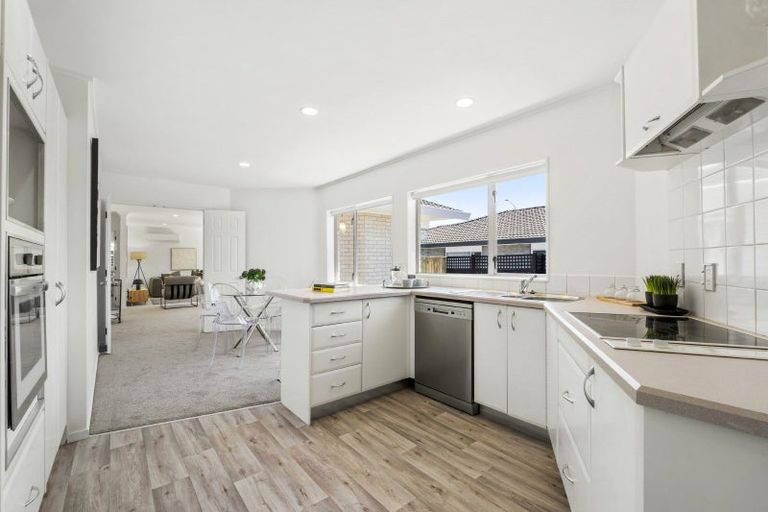 Photo of property in 3/116 Meadowland Drive, Somerville, Auckland, 2014