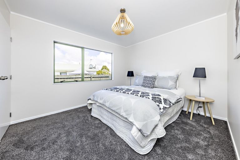 Photo of property in 32 Barneys Farm Road, Clendon Park, Auckland, 2103