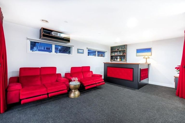 Photo of property in 22 Kowhai Street, Eastbourne, Lower Hutt, 5013