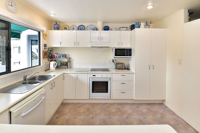 Photo of property in 11f Puriri Avenue, Orewa, 0931