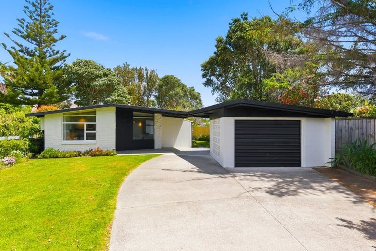 Photo of property in 32 Te Moana Road, Waikanae Beach, Waikanae, 5036